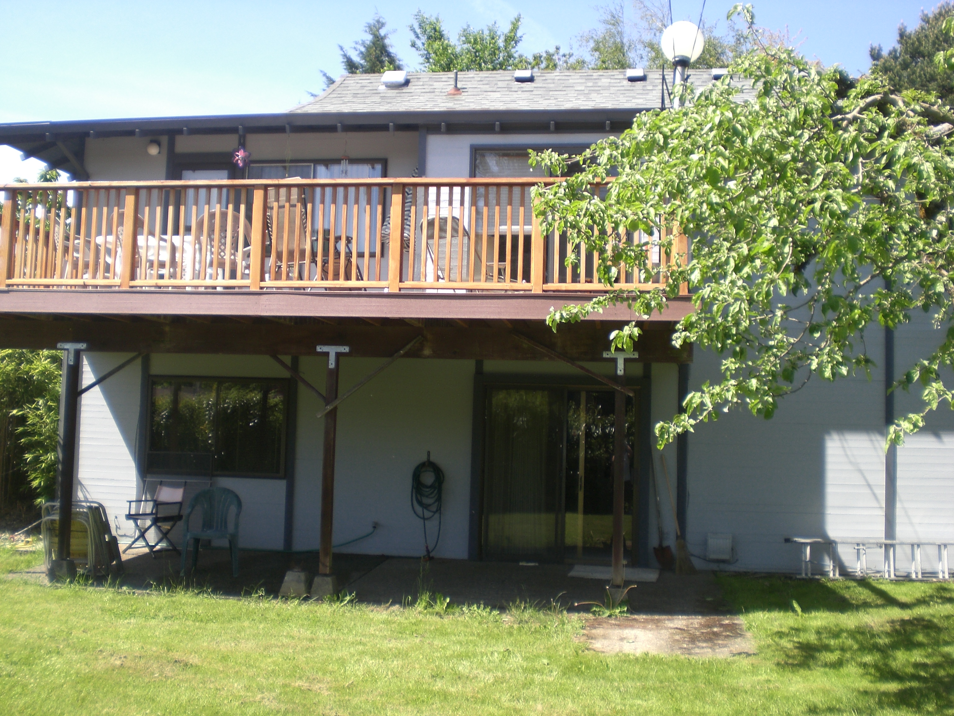 Custom deck construction Oregon - ACGI outdoor living space design and build